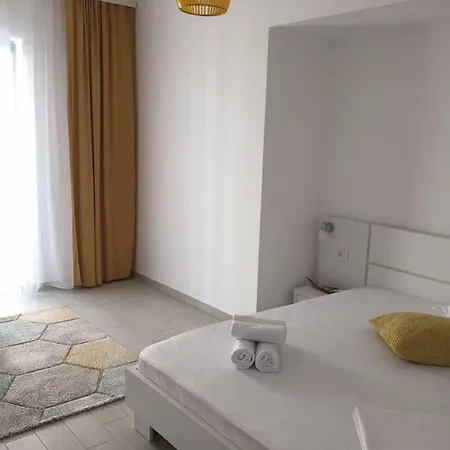 Amy Sunhouse- Desilva Apartmán *