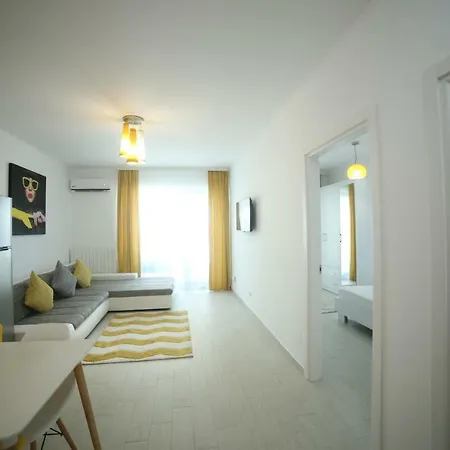 Amy Sunhouse- Desilva Mamaia