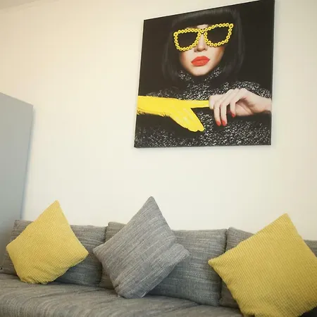 Amy Sunhouse- Desilva * Mamaia