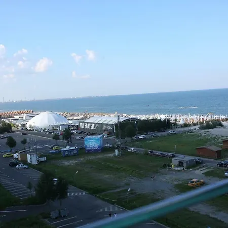 Amy Sunhouse- Desilva Mamaia